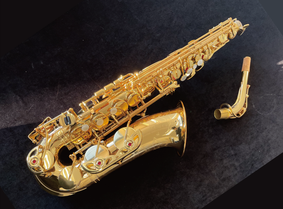 YAS-82Z Custom Alto Saxophone gold lacquer finish with body case